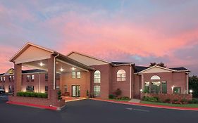 Super 8 By Wyndham Lowell/Bentonville/Rogers Area